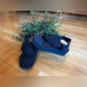 Shaka Ankle Strap Sandals Black Platforms size 7 US, 40 EU